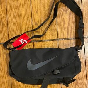 NWT NIKE UNISEX crossbody/messenger bag, black, adjustable strap